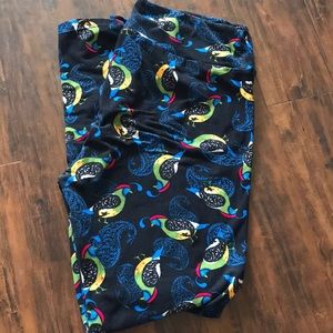 LulaRoe leggings - Tall and Curvy. Unique print!